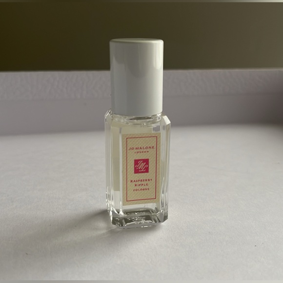 New, unused & authentic Jo Malone Perfumeee3@ 
Mini size.
Jo Malone Raspberry - Picture 1 of 1